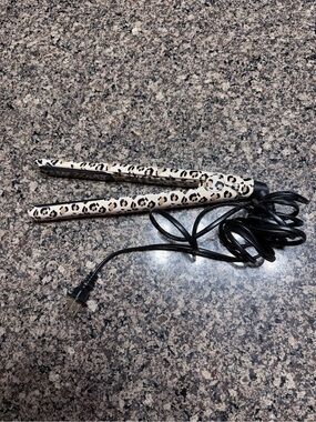 Leopard Print Hair Straightener — Cream and Black